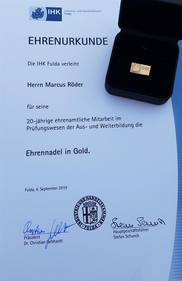 IHK Ehrennadel in Gold