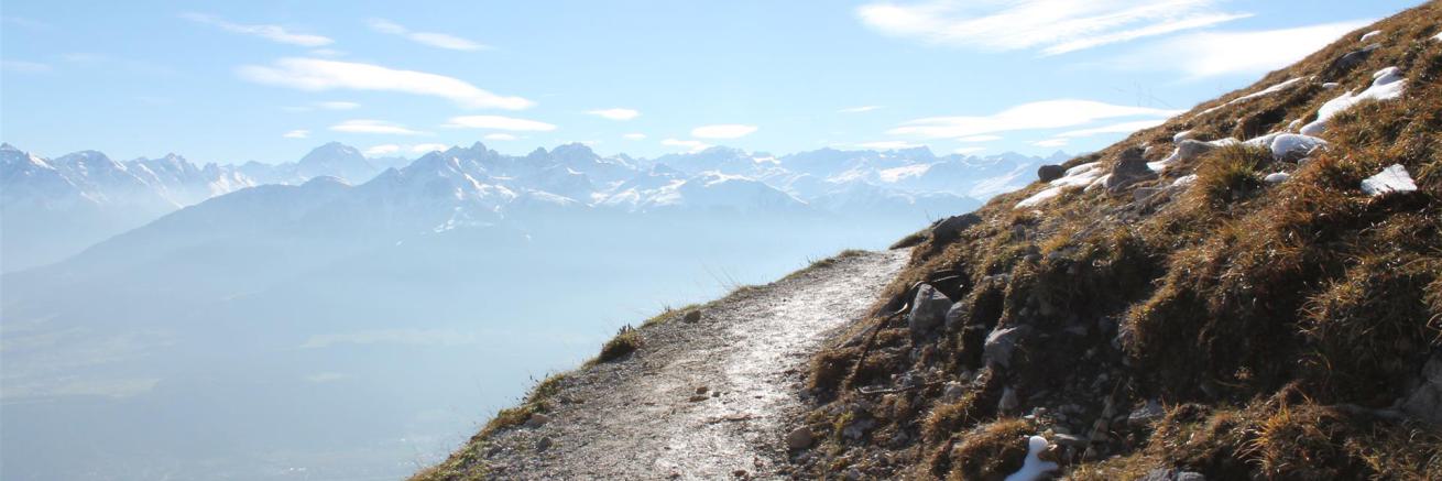 Bildung versetzt Berge - Slogan Röder Training Bildung versetzt Berge - Slogan Röder Training